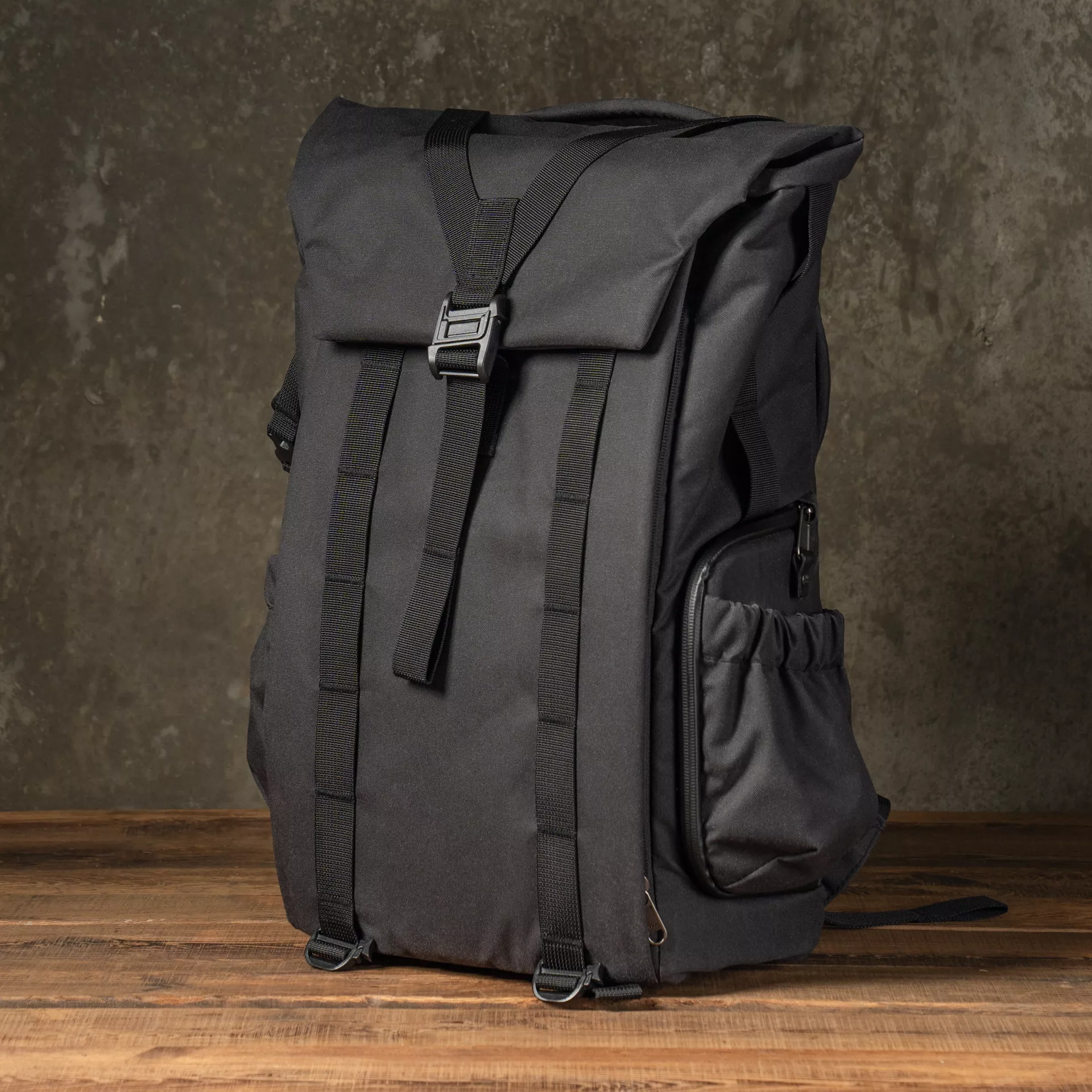"NEW PILOT" TRAVEL CAMERA BACKPACK 18L