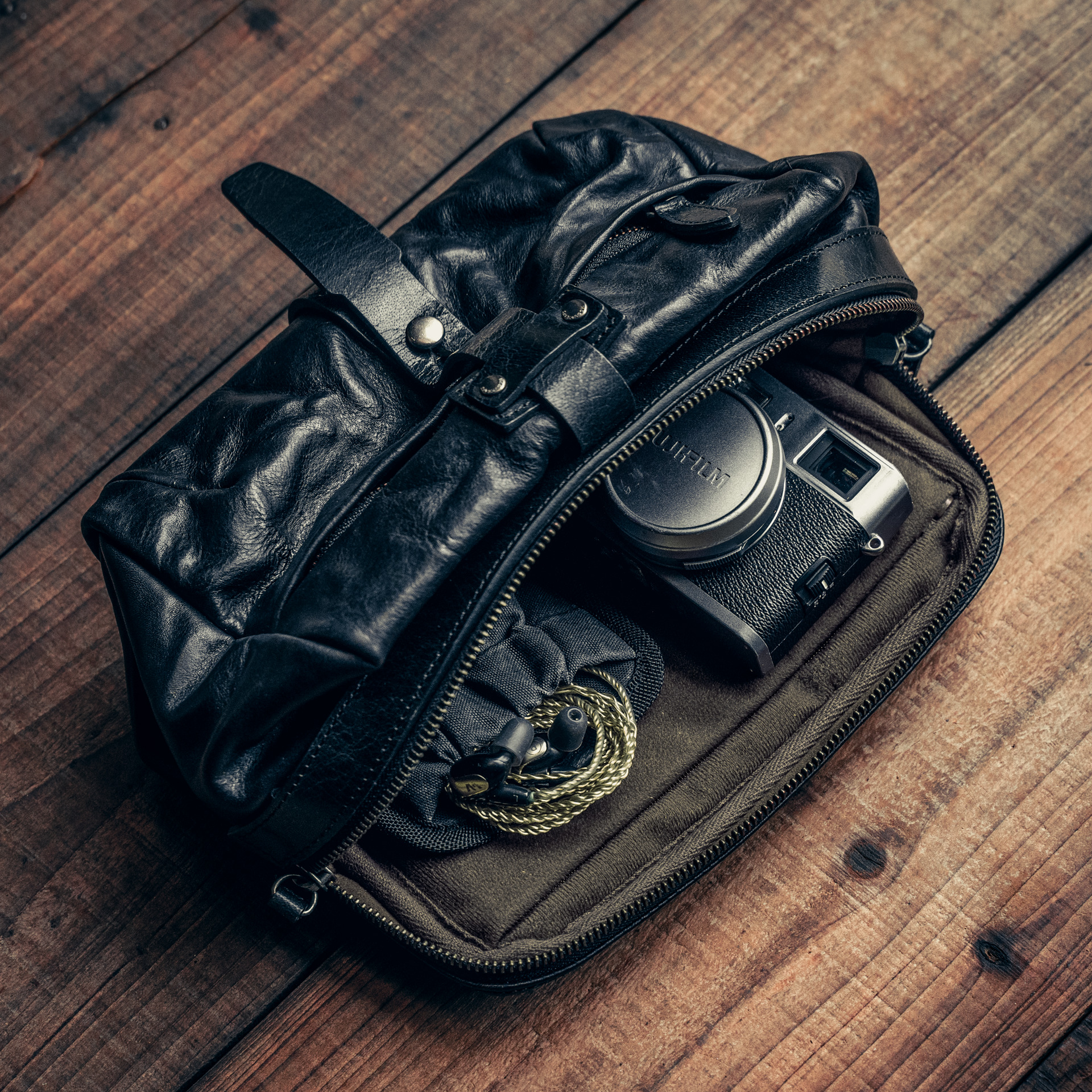 MINI RIDER 迷你騎士植鞣皮革單肩包 - 相機包 & 日常用包 & 皮革錶帶,復古軍風風格 | WOTANCRAF 沃坦