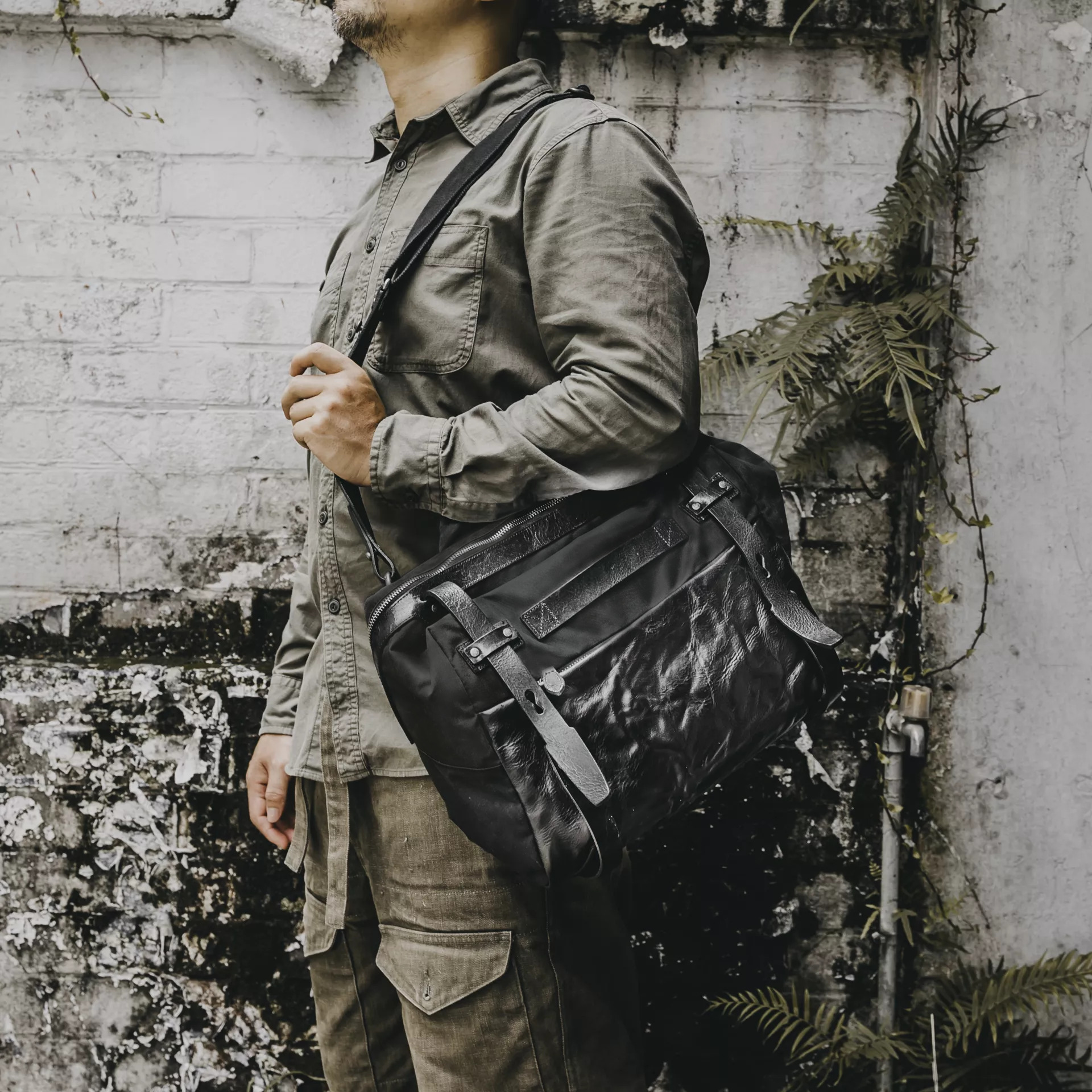 "LIGHTNING RIDER" SLING BAG 12L