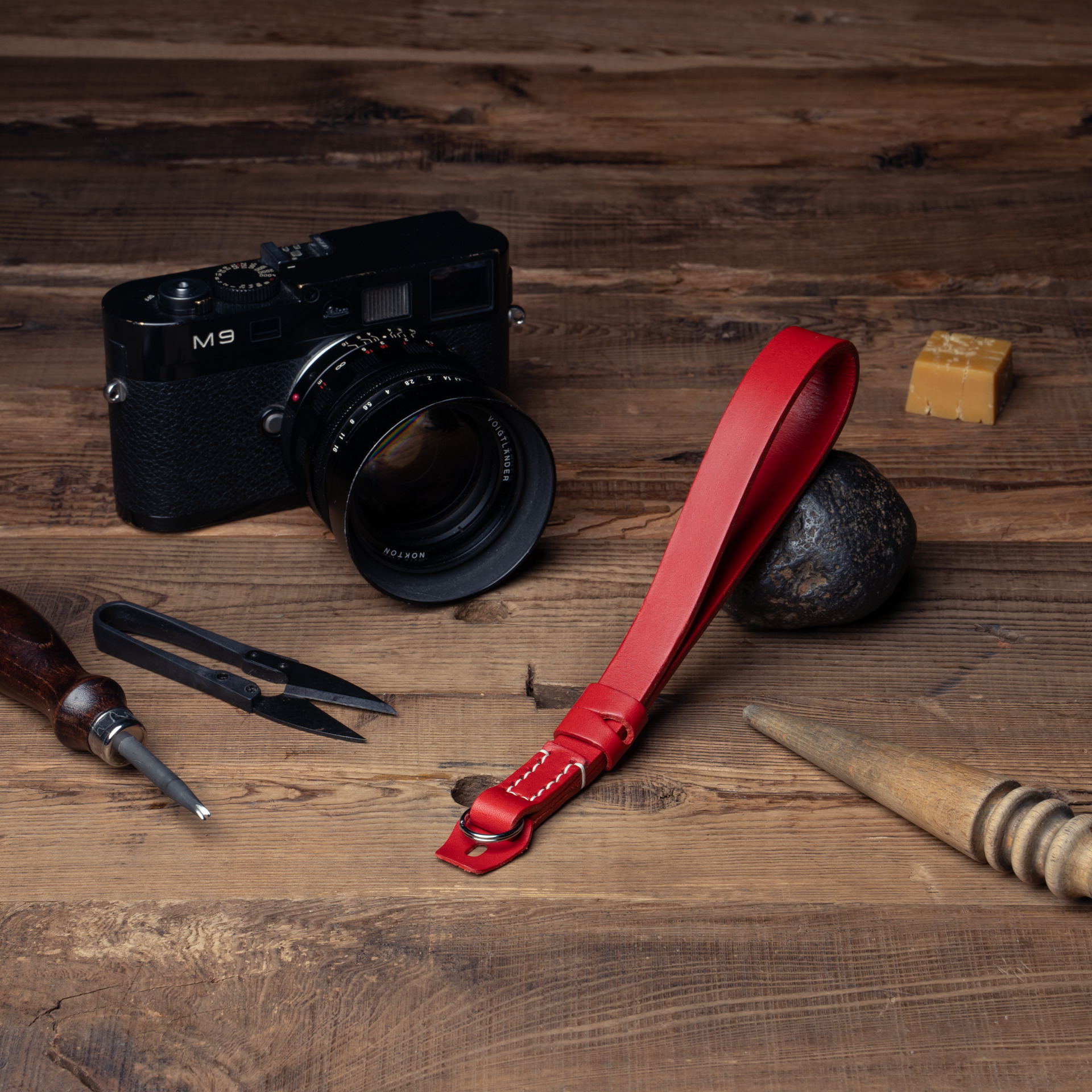 Premium Handcrafted Double-Sided Leather Wrist Strap 003 (Cura Split Rings)