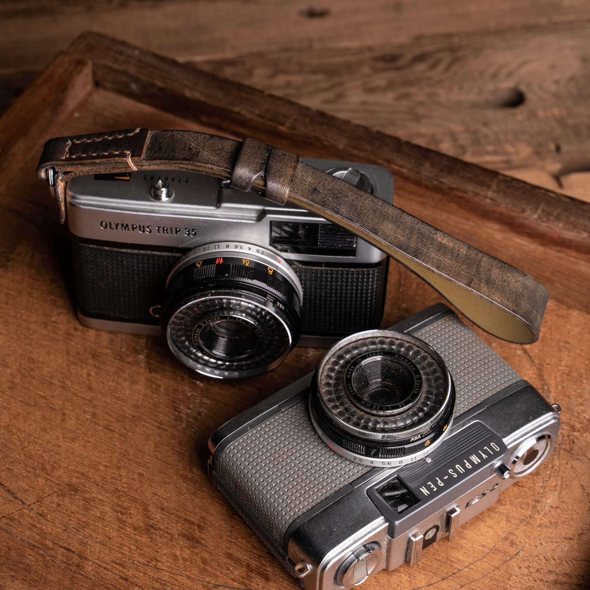 Hand Aged Leather Camera Wrist Strap 002 (Cura Split Ring)