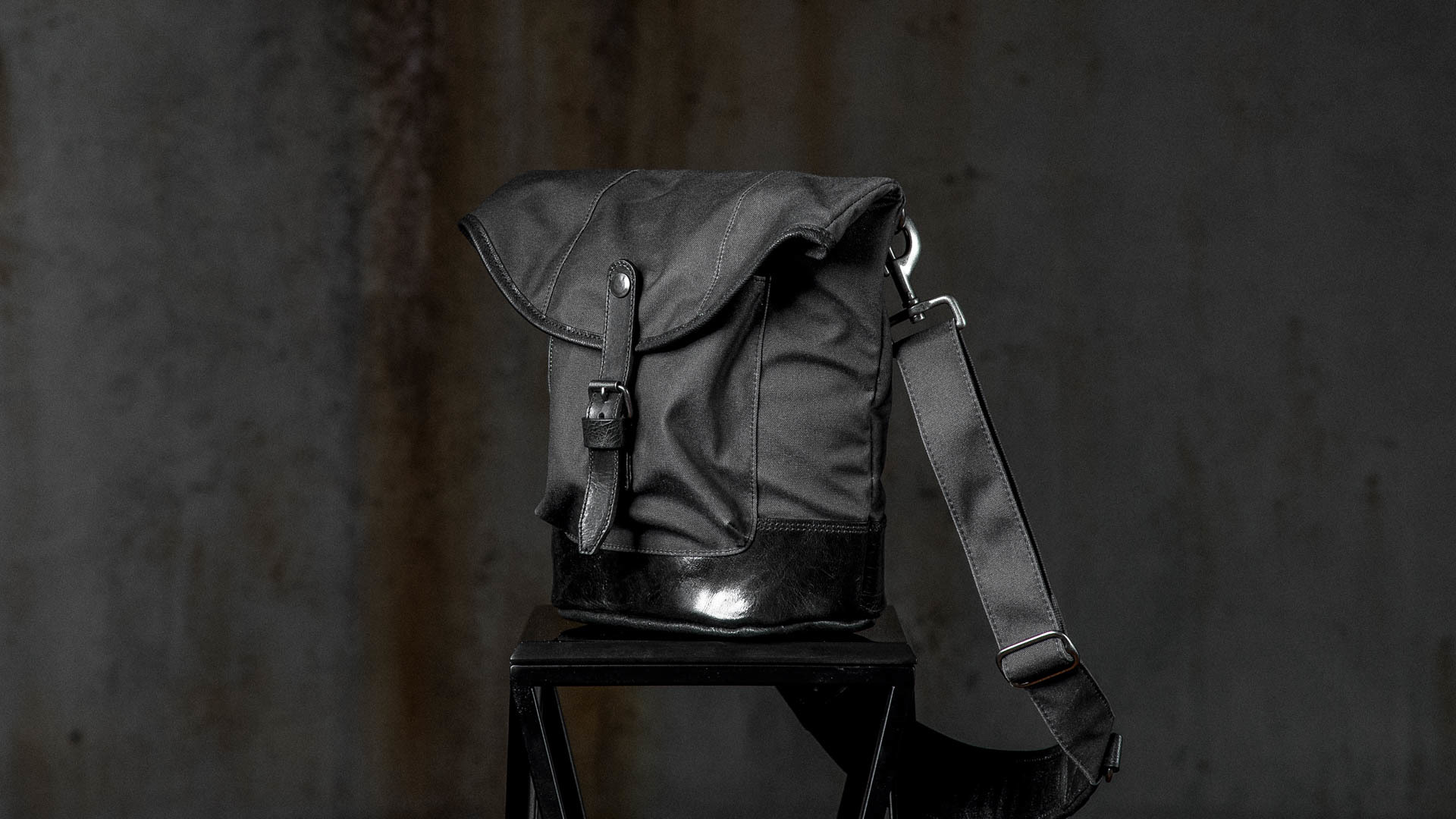 "PATHFINDER" SHOULDER BAG Handmade camera bags, backpacks, daily bags