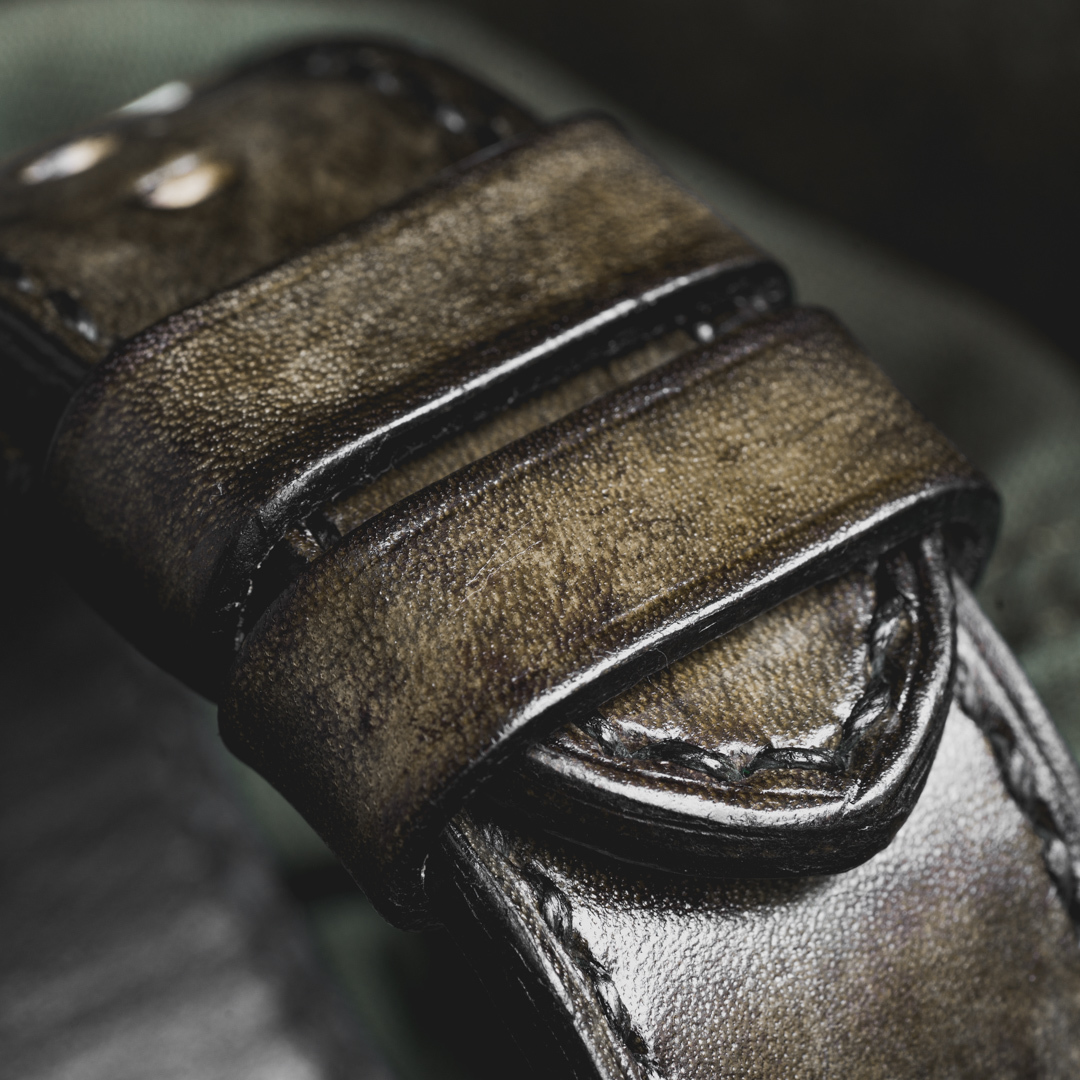"CAMOUFLAGE" HAND-DYED COWHIDE LEATHER STRAP, SWAMP GREEN
