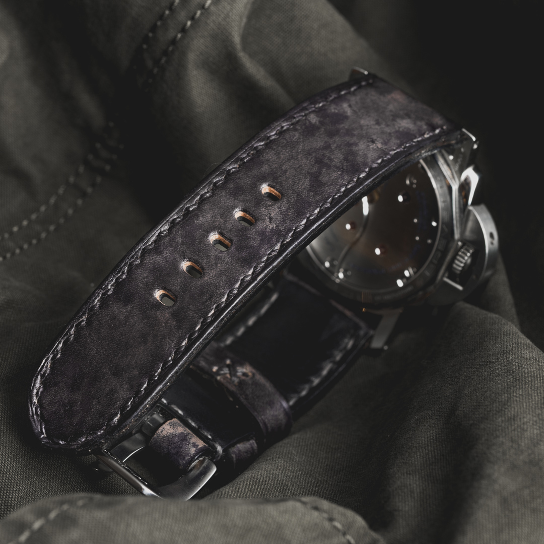 "CAMOUFLAGE" HAND-DYED COWHIDE LEATHER STRAP, STONE GREY