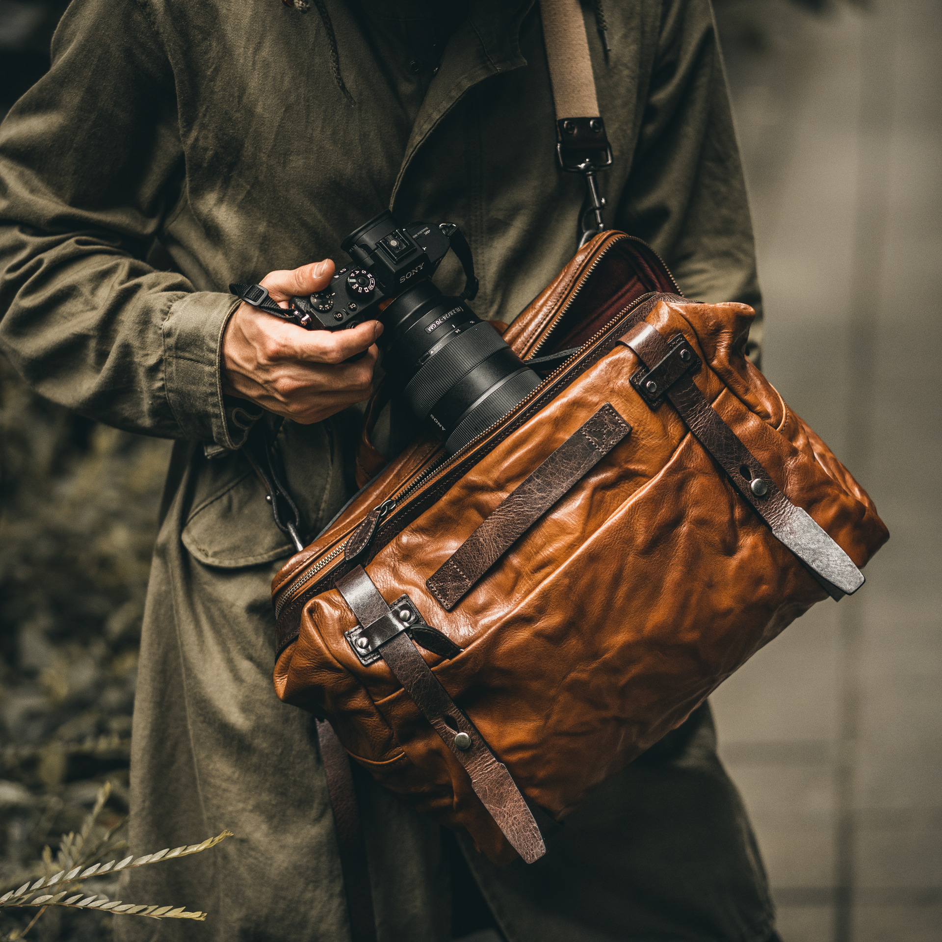 "LIGHTNING RIDER" LEATHER SLING BAG 12L Handmade camera bags