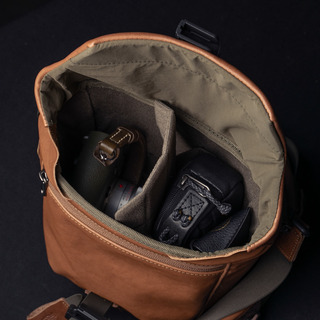 "PILOT" LEATHER TRAVEL CAMERA BAG 3.5L UPGRADED