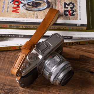 Hand Aged Leather Camera Wrist Strap 007 (Cura Split Ring)